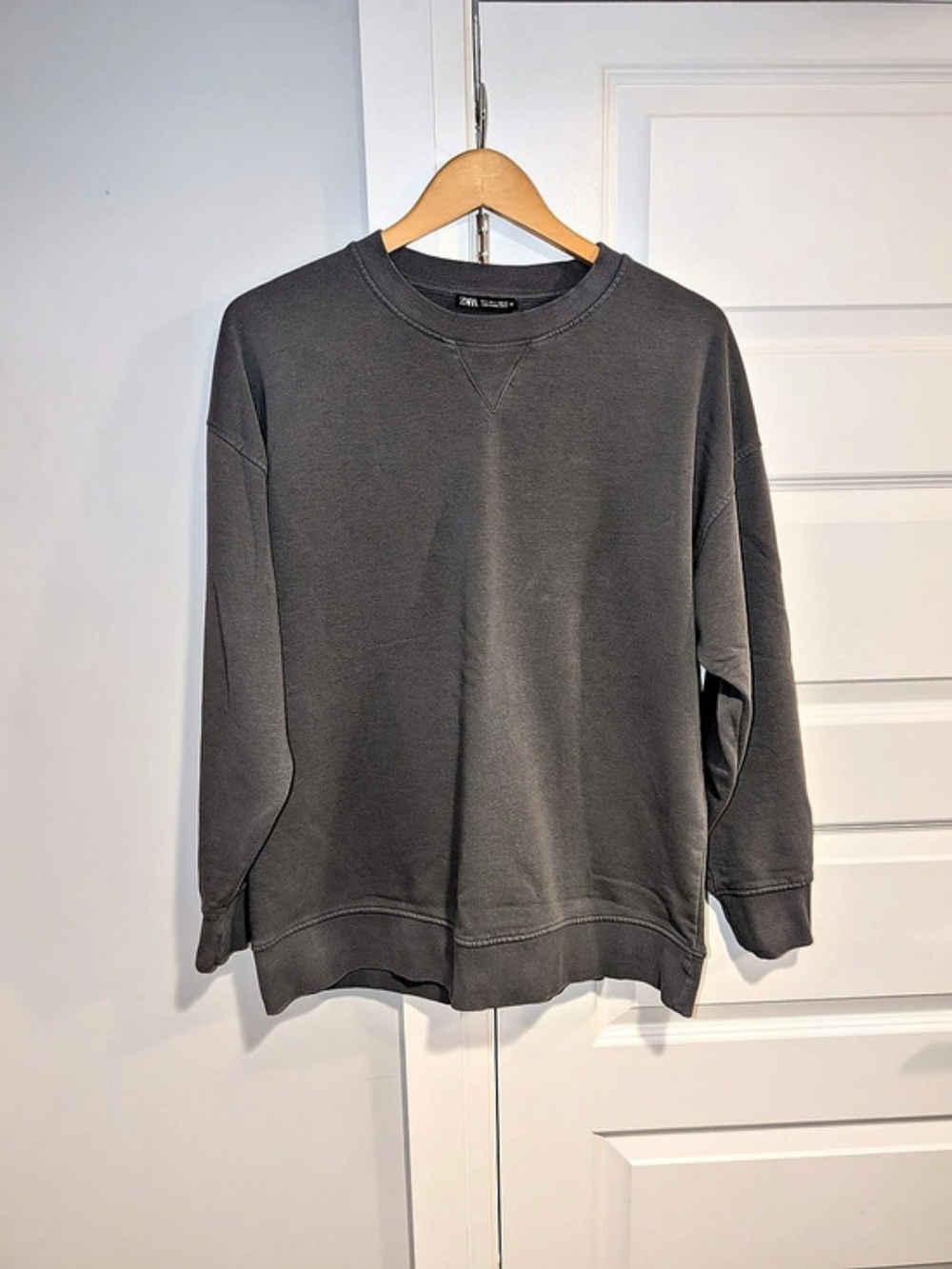 Zara Men's Gray Crewneck Sweatshirt